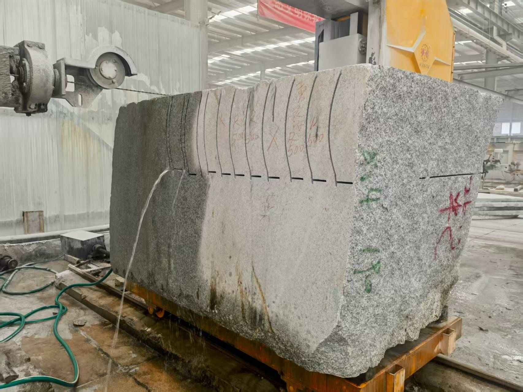 三门峡 602，大花芙蓉白，绳锯加工弧形路沿石