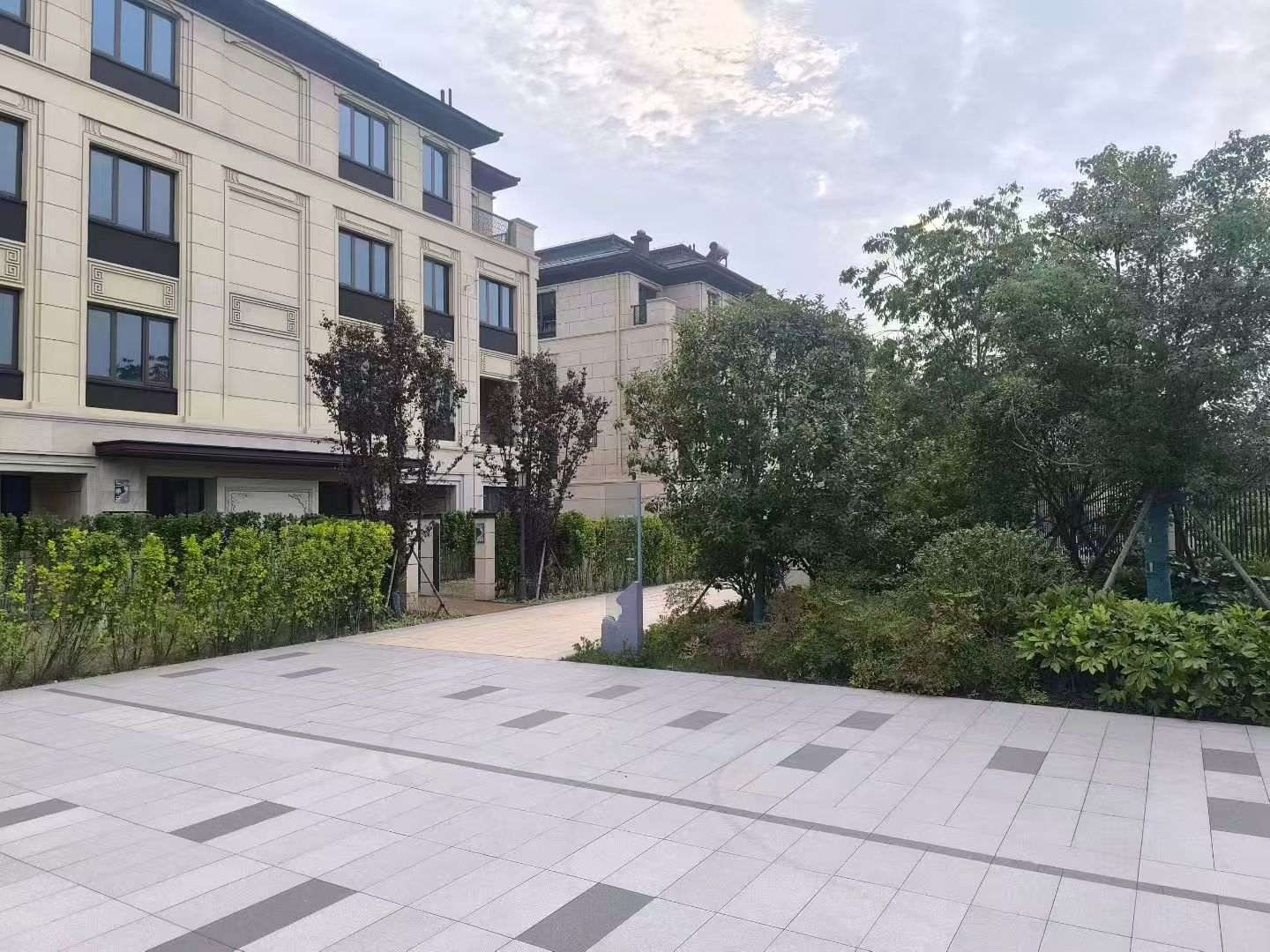 三门峡 芝麻白与芝麻白搭配铺装，尺寸1200*600