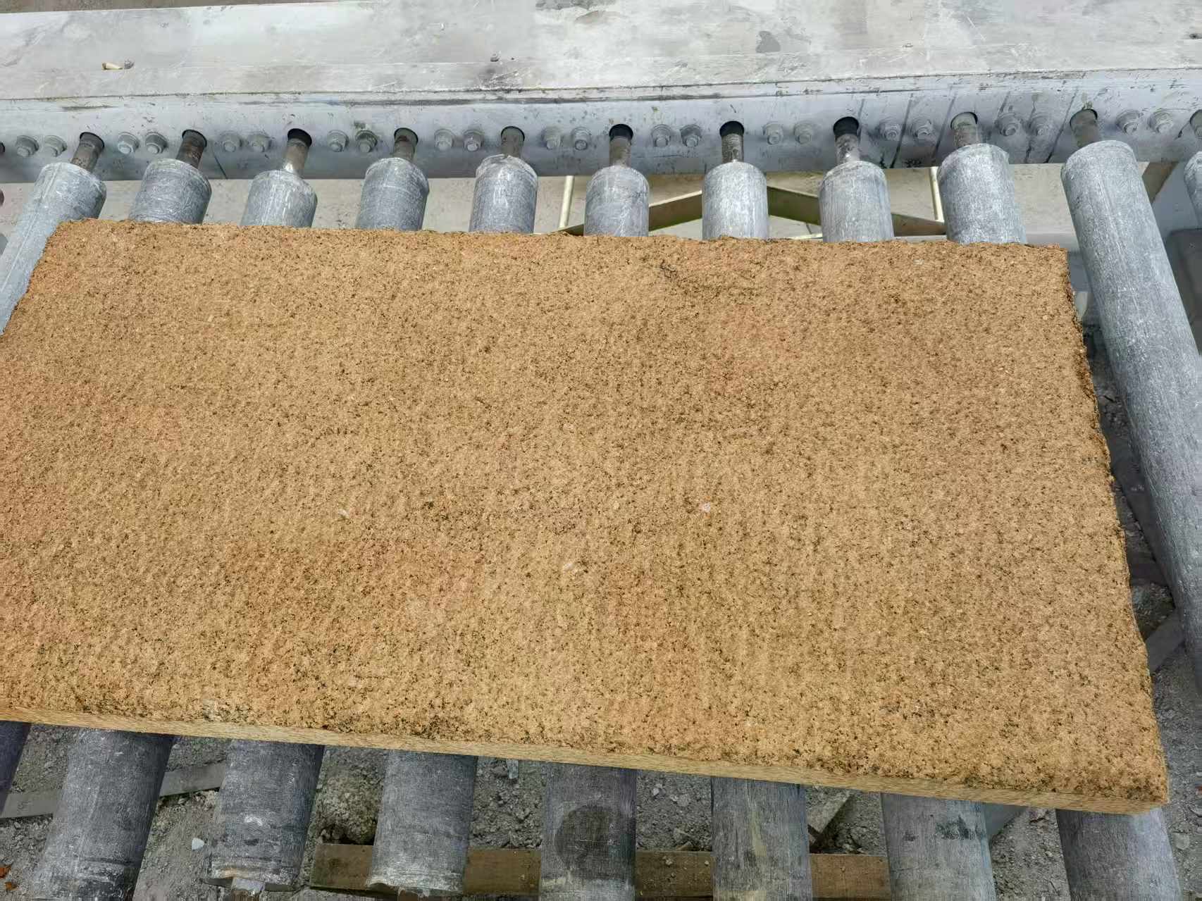 三门峡 菠萝面老石板，做旧仿古石，流水线生产加工