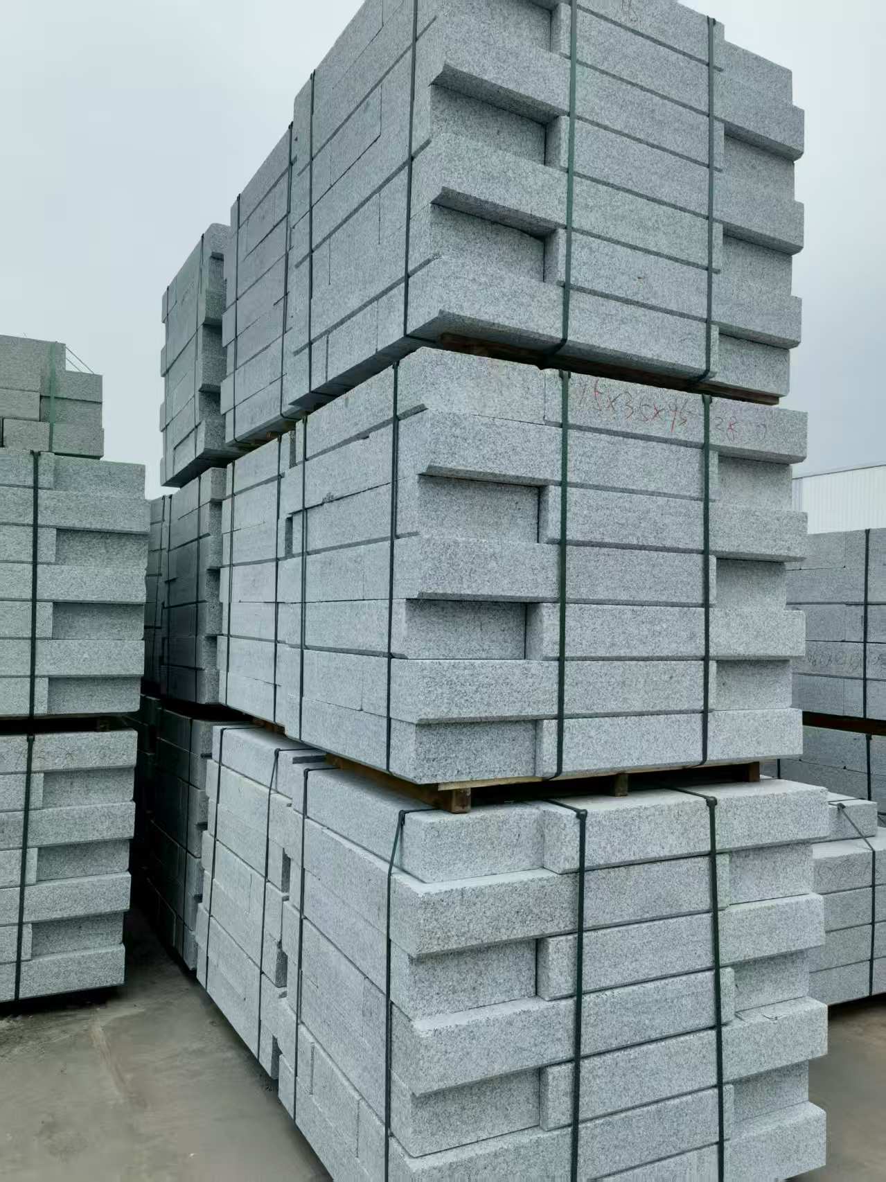 三门峡 路沿石，板板正正的路沿石