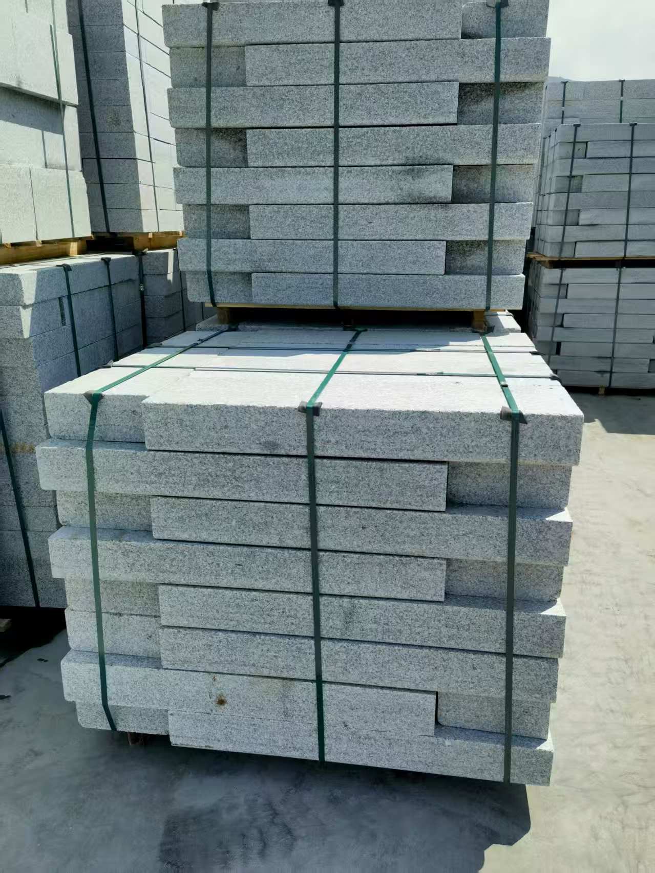 三门峡 芙蓉白花岗岩路沿石、平石尺寸标准，色泽均匀